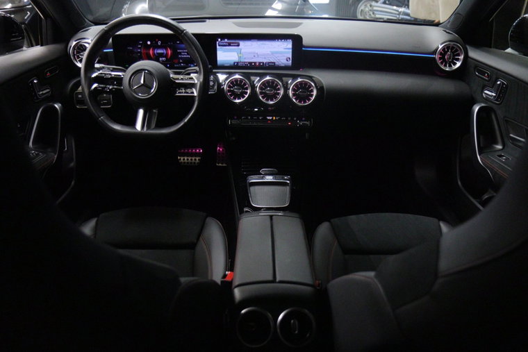 Vehicle Image 8
