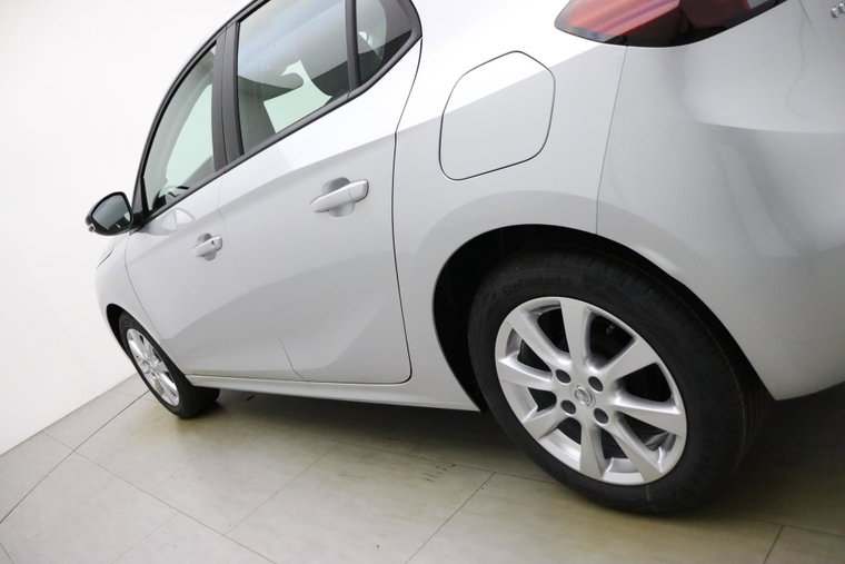 Vehicle Image 16