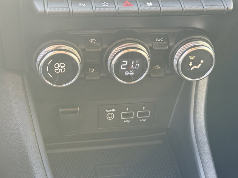 Vehicle Image 32