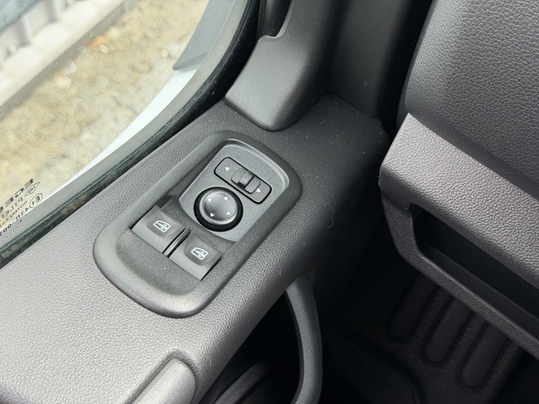 Vehicle Image 28