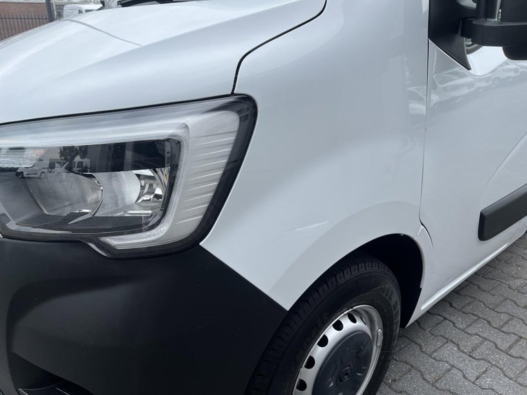 Vehicle Image 32