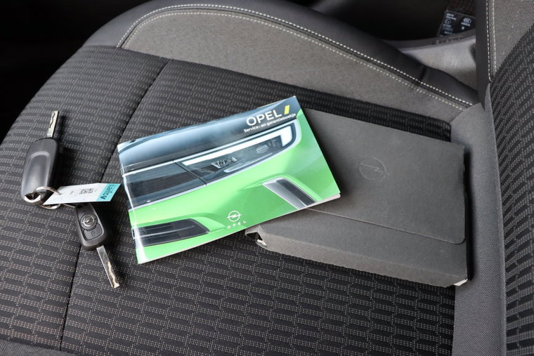 Vehicle Image 32