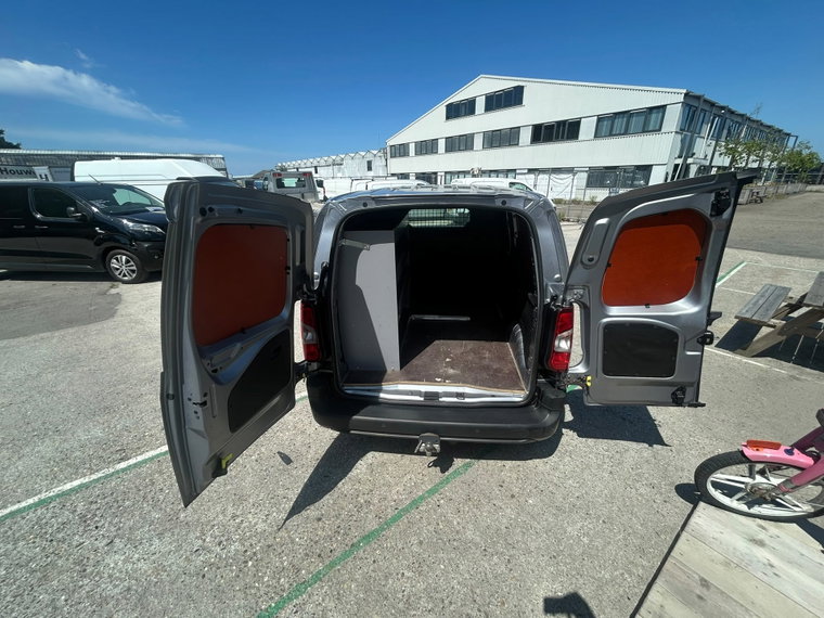 Vehicle Image 14