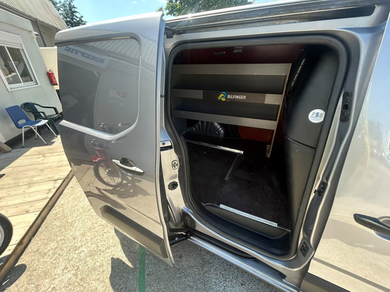 Vehicle Image 10