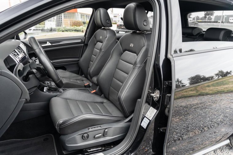 Vehicle Image 25