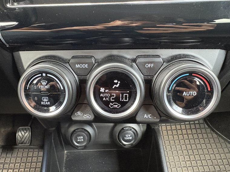 Vehicle Image 25