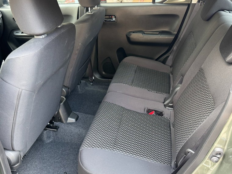 Vehicle Image 25