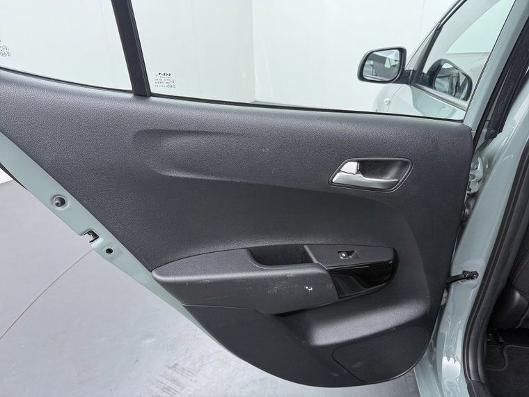 Vehicle Image 36