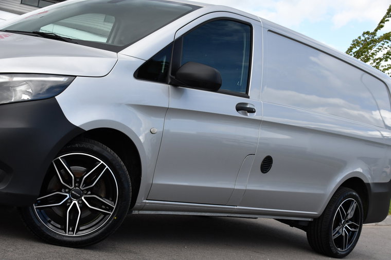 Vehicle Image 30