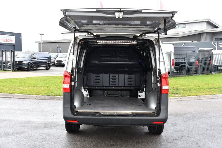 Vehicle Image 32