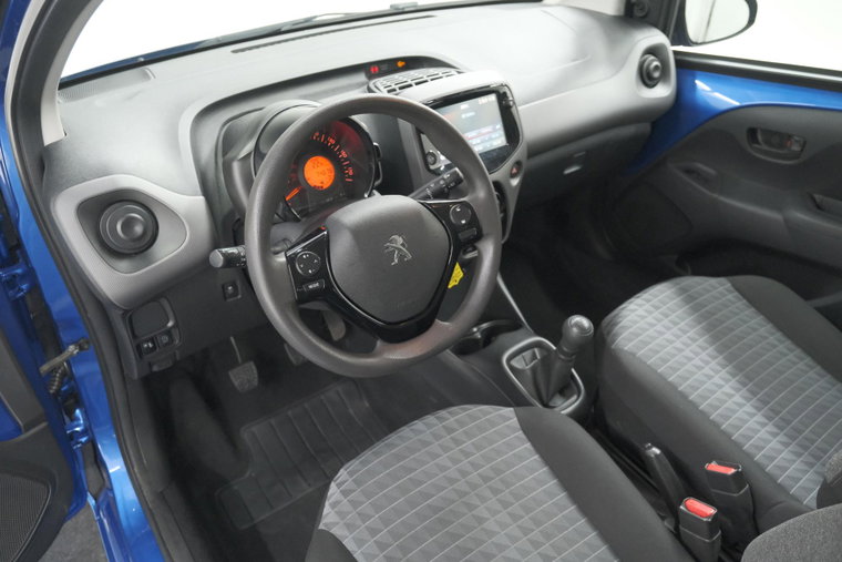 Vehicle Image 15