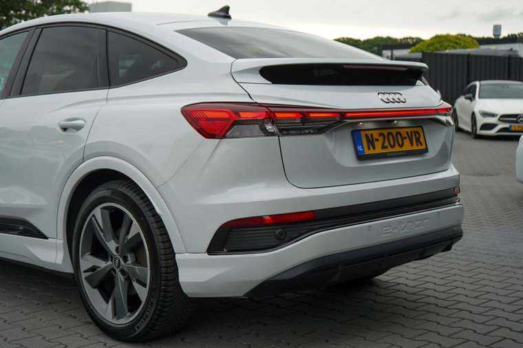 Vehicle Image 24