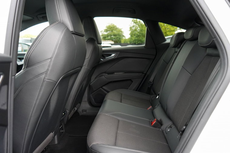 Vehicle Image 40
