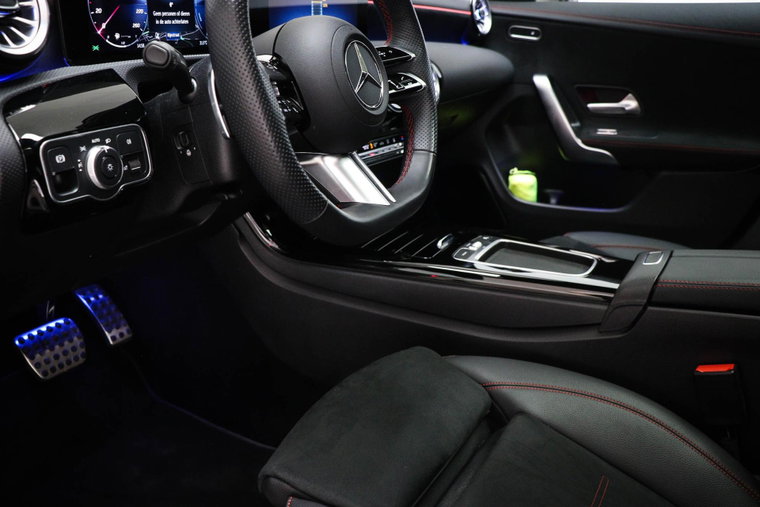 Vehicle Image 30
