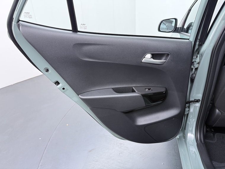 Vehicle Image 35