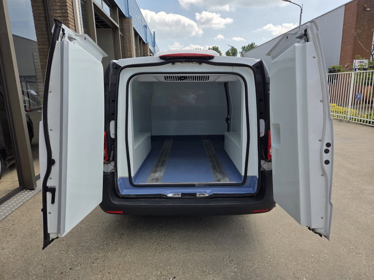 Vehicle Image 28