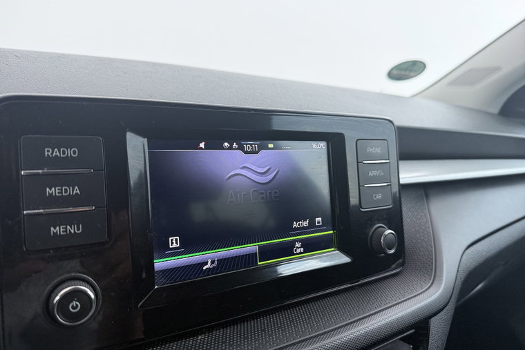 Vehicle Image 25