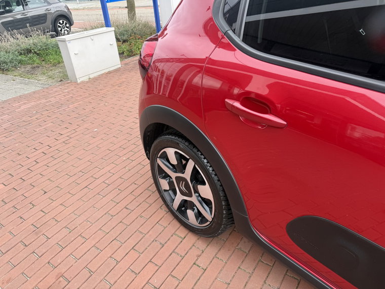 Vehicle Image 40