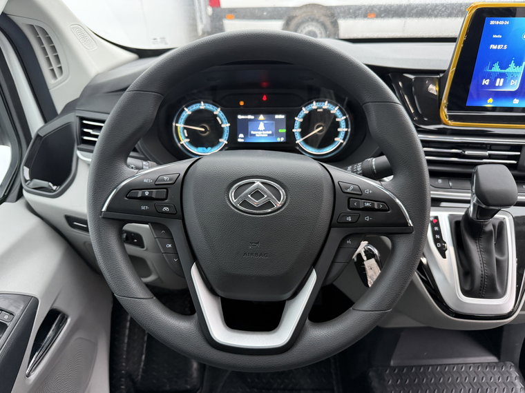 Vehicle Image 13