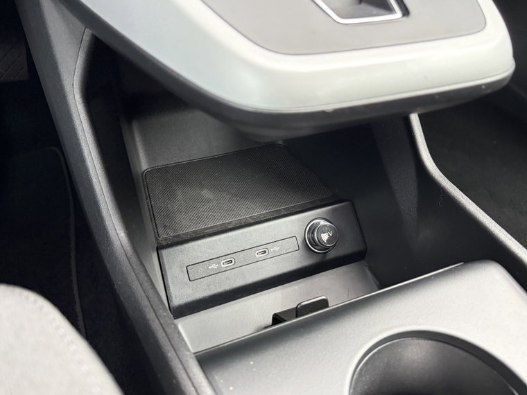Vehicle Image 35
