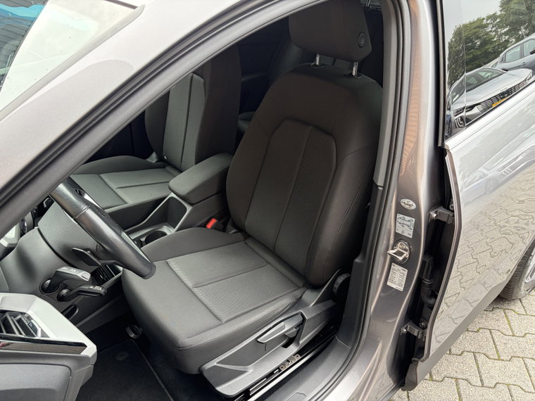 Vehicle Image 48