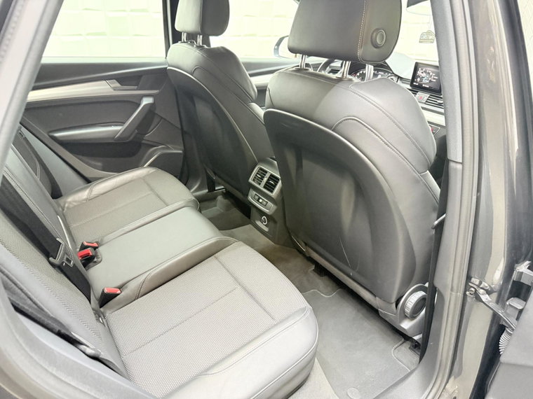 Vehicle Image 33