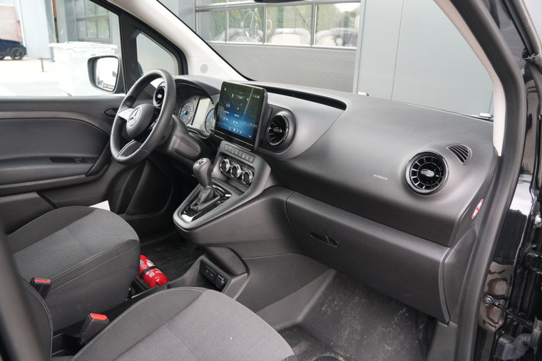 Vehicle Image 36