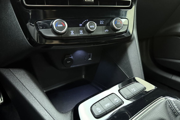 Vehicle Image 25