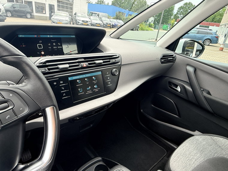 Vehicle Image 33