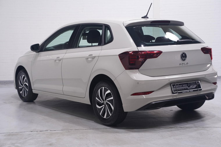 Vehicle Image 12
