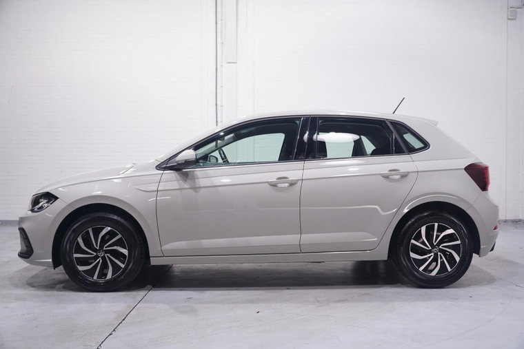 Vehicle Image 9