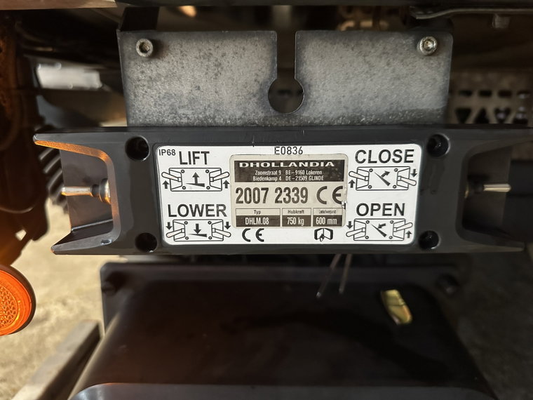 Vehicle Image 16