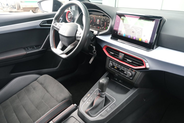 Vehicle Image 16