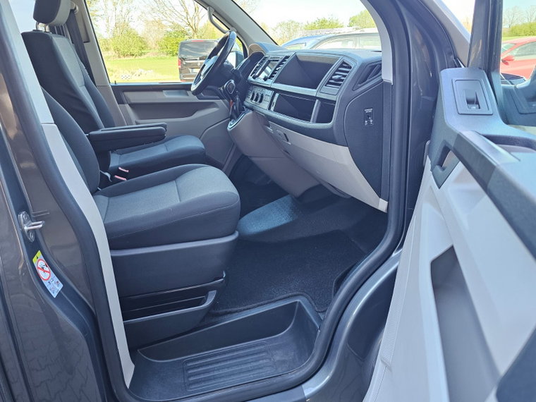 Vehicle Image 25