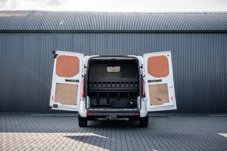 Vehicle Image 9