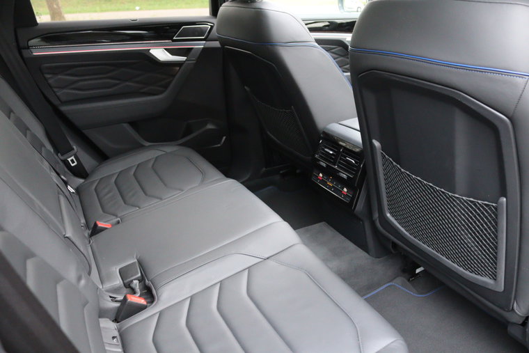 Vehicle Image 37