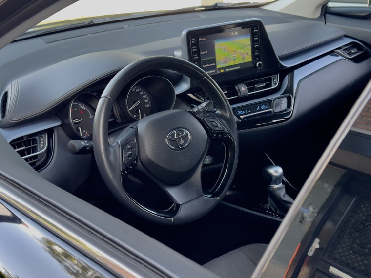 Vehicle Image 25