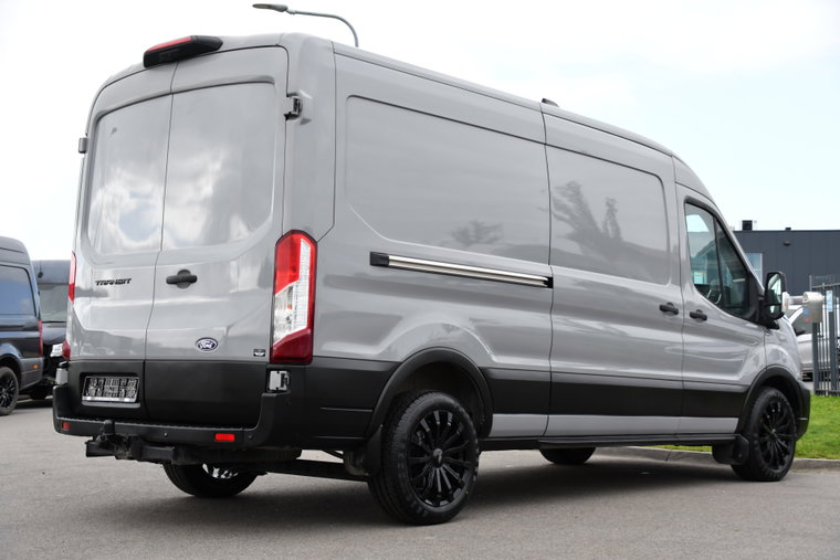 Vehicle Image 6