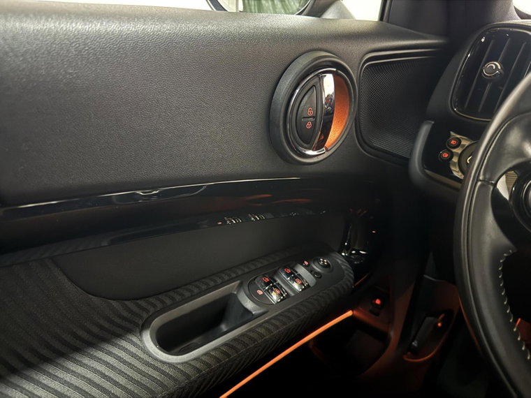 Vehicle Image 28