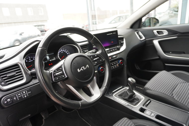 Vehicle Image 12