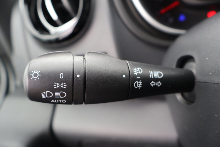 Vehicle Image 25