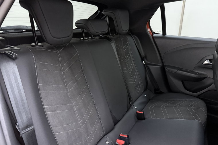 Vehicle Image 16