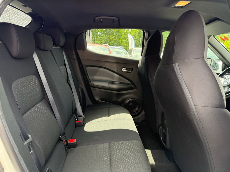 Vehicle Image 35
