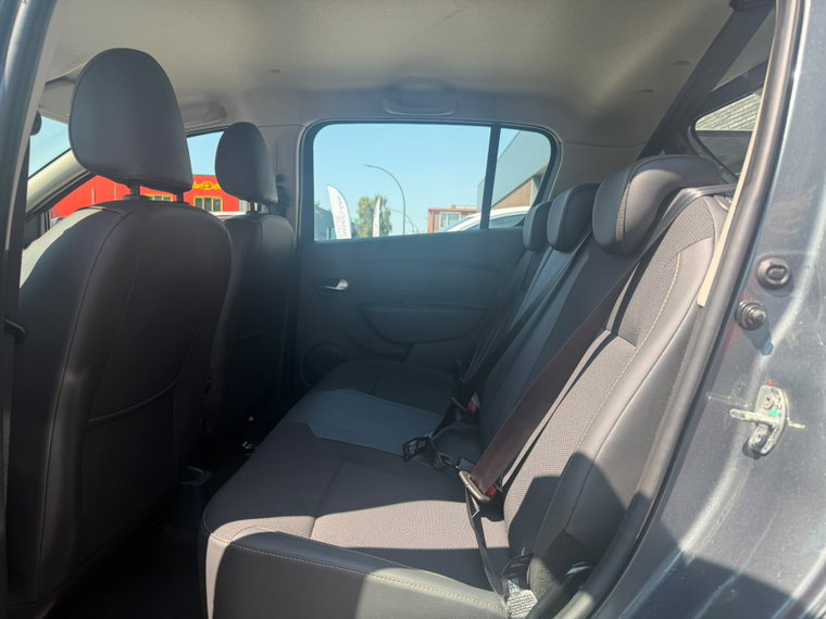 Vehicle Image 21
