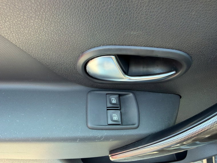Vehicle Image 32
