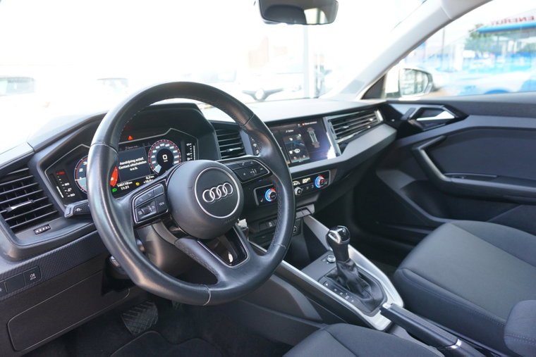 Vehicle Image 12