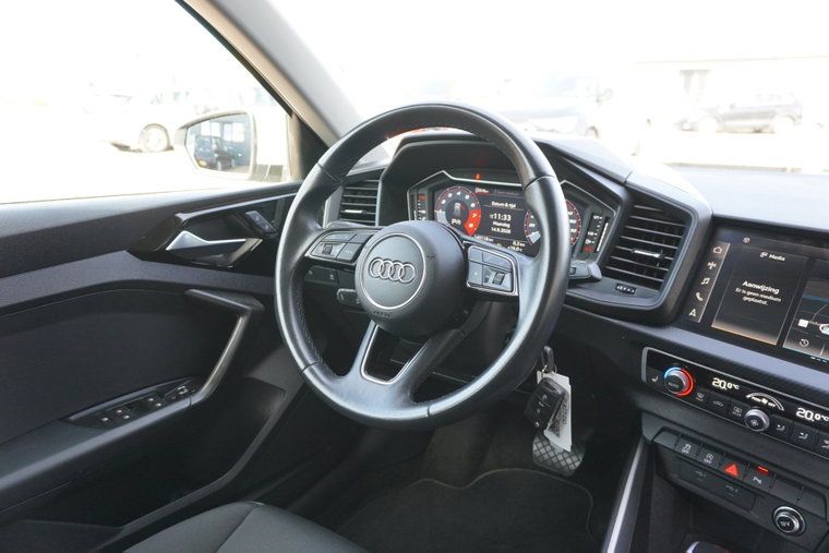 Vehicle Image 18