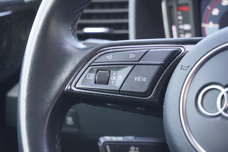 Vehicle Image 19