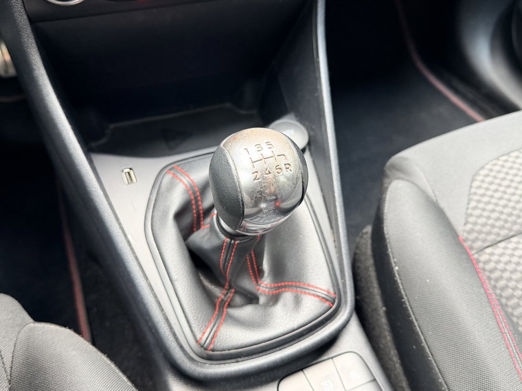 Vehicle Image 16
