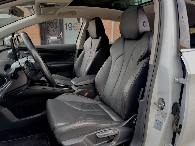 Vehicle Image 19